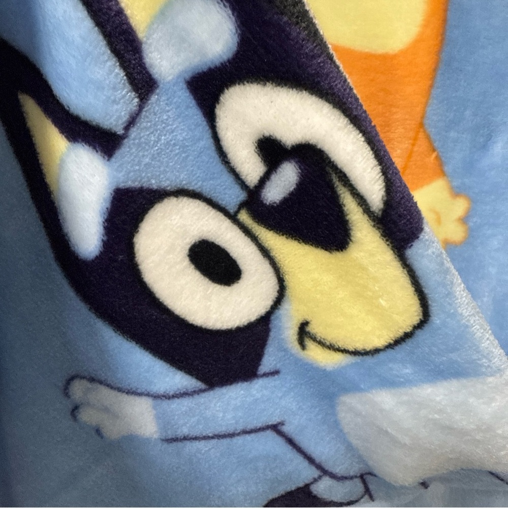 New Bluey Bingo Coco Chloe & Muffin 50" x 70" Blue Throw Blanket On Hanger - Picture 10 of 10